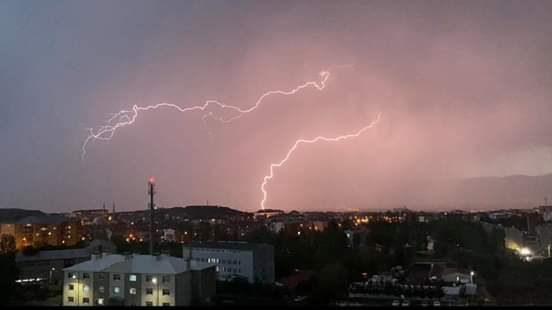 Erzurum semalarında görsel şölen. Anı yakaladık, beğenilerinize sunduk.