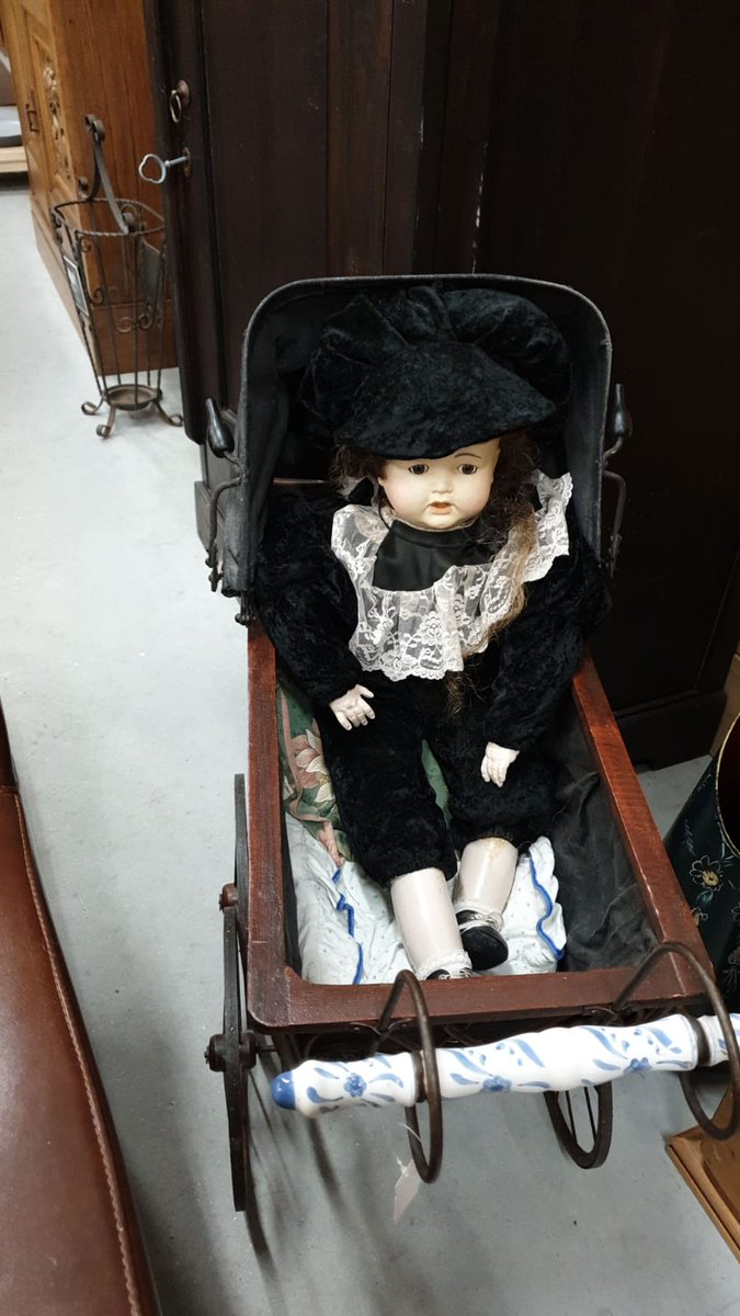 Just love haunted dolls. 
But I dont have this one. She looks so amazing !! °•♡•° 
Just love creepy stuff 

😱👻
#haunted #creepystuff #beautifuldoll #greatday #lovelife #loveyourself