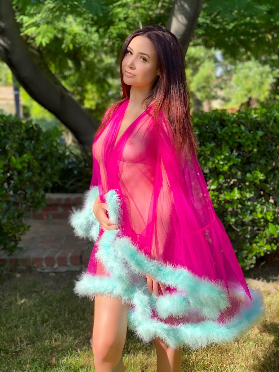BlakelyBunny's tweet photo. Today is my birthday 😌💕 https://t.co/qG5TcQn8iA