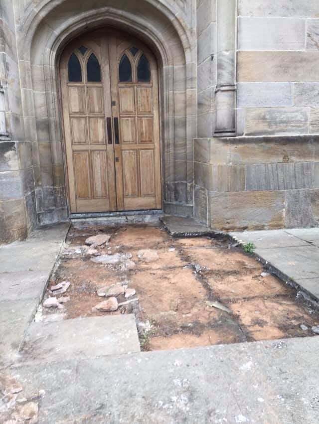 Flagstones stolen from Stand Church Whitefield overnight ... see anything , know anything call 101 or 0800 555 111  

crimestoppers-uk.org/give-informati…