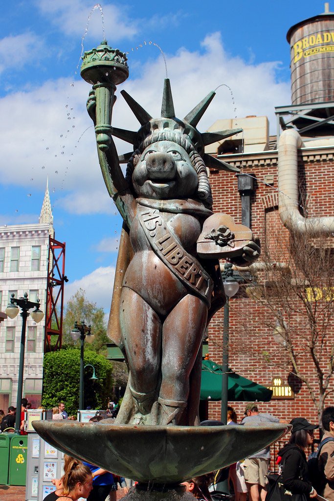 chris! at the rope drop (@ropedropchris) on Twitter photo 