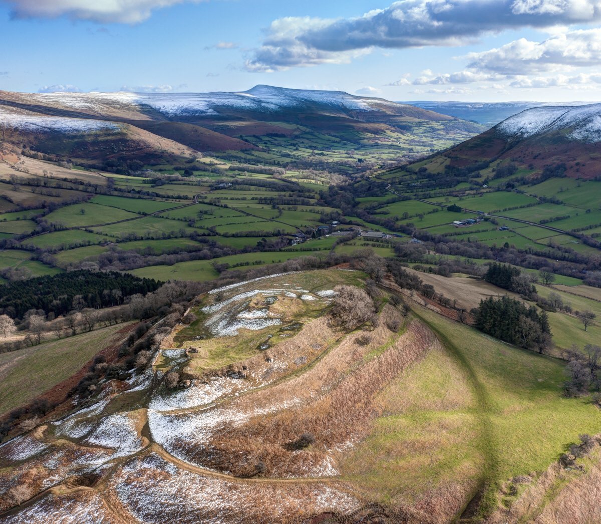 Castell Bwlch Dinas near Talgarth in the week before lockdown. The ramparts are Iron Age; the lumps and bumps mostly Norman. #HillfortsWednesday