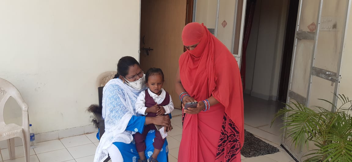 WBemetara's tweet photo. Jilla panchayat CEO, Bemetara registered her child in Anganwadi center. AWW provide THR for the  children during her home visit.
@BemetaraDist @MinistryWCD @wcdposhancg @POSHAN_Official @NITIAayog @WCDCgGov @smritiirani @SPreraks https://t.co/5y2iXFSmiH