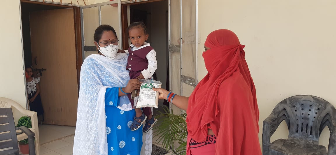 WBemetara's tweet photo. Jilla panchayat CEO, Bemetara registered her child in Anganwadi center. AWW provide THR for the  children during her home visit.
@BemetaraDist @MinistryWCD @wcdposhancg @POSHAN_Official @NITIAayog @WCDCgGov @smritiirani @SPreraks https://t.co/5y2iXFSmiH