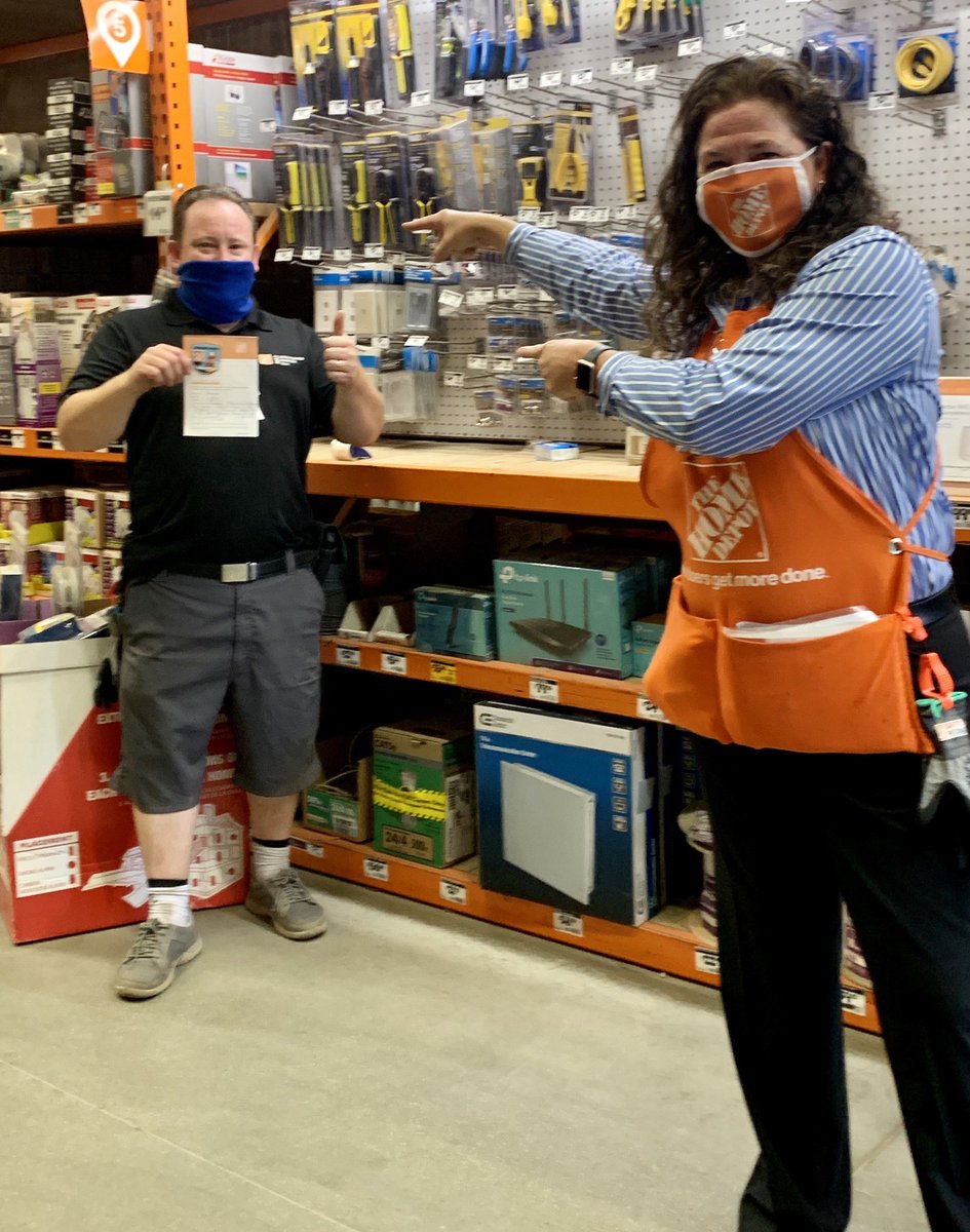 JuanitaQ1's tweet image. Thank you @HouleHeather &amp;amp; @XKerrigan for spending  time with us @hd_2727 recognizing our associates for all their efforts during these challenging times.  Thank you for your helping hands in providing great customer service as well. We appreciate You 🙏🏽@RoWilliams1 @SallyGansior