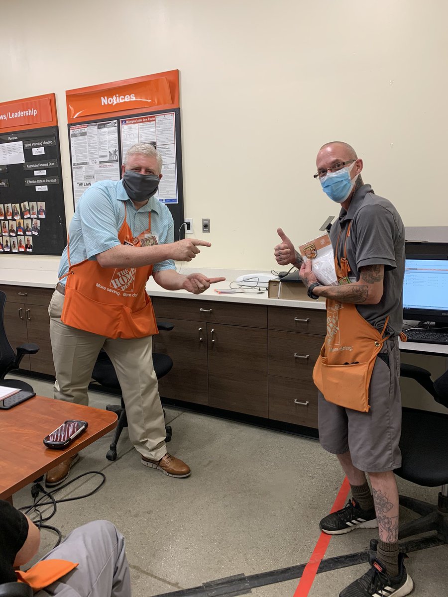 JuanitaQ1's tweet image. Thank you @HouleHeather &amp;amp; @XKerrigan for spending  time with us @hd_2727 recognizing our associates for all their efforts during these challenging times.  Thank you for your helping hands in providing great customer service as well. We appreciate You 🙏🏽@RoWilliams1 @SallyGansior