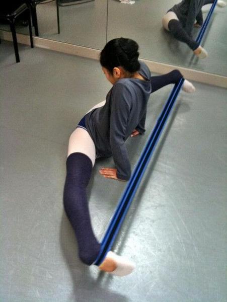 ちえ 柔軟軟体 Twitterren えっちな柔軟体操 柔軟体操 柔軟 軟体 左右開脚 開脚 Splits ヨガバンド