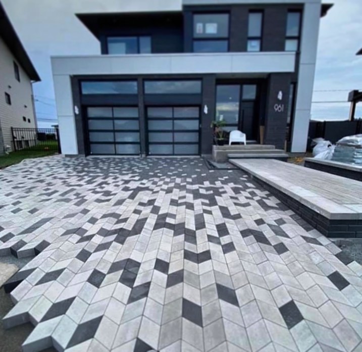 PROGRESS ON THE MOST EPIC DRIVEWAY! 😱 Today’s #wowoftheday is brought to you by the Diamond HD2 paver from <a href="/techobloc/">Techo-Bloc</a> + @TechoTye!

The diamond shape paired with the colour &amp; texture options of this paver makes it one of the most creatively flexible modern-style pavers around!