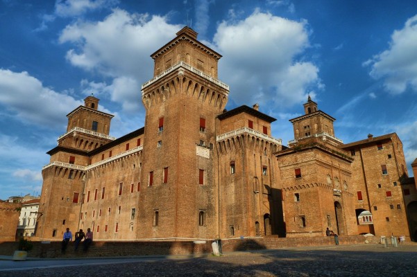 O_Longueville's tweet photo. The #Castello #Estense (‘#Este castle’) is a moated medieval castle in the center of #Ferrara, northern #Italy. It consists of a large block with four corner towers. https://t.co/bR6l5bp6kS
