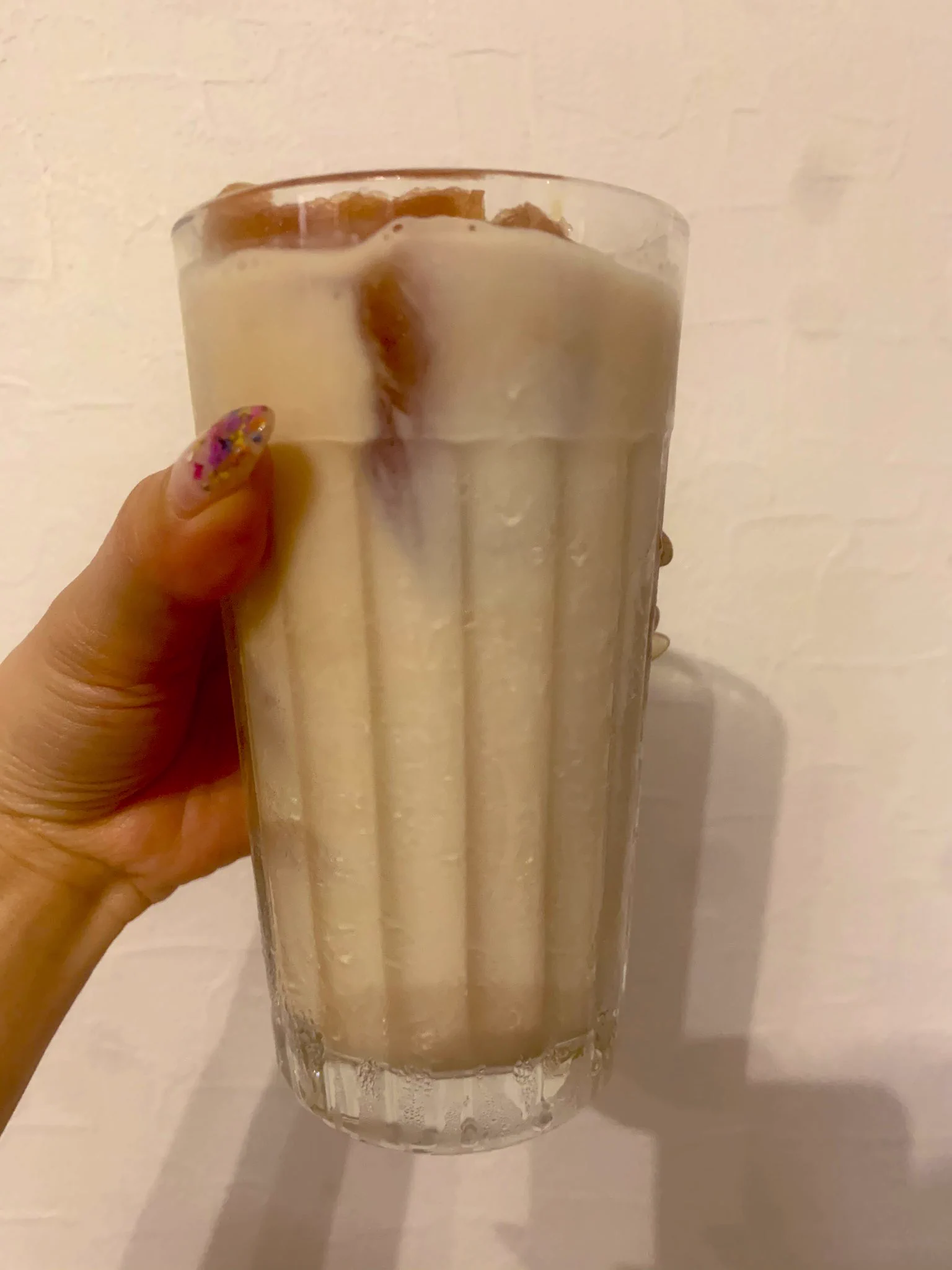 紅茶氷で簡単美味しいアイスミルクティーを作ろう！砂糖を入れたり濃さを調整したり自由自在！