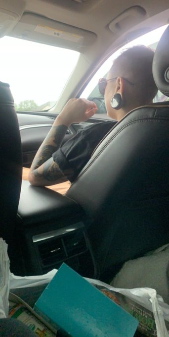 I was once a shade of blue, but you turned me to yellow🖤💛 #iloveyou @adrian_shogren https://t.co/kC0<a href="/tag/iloveyou"class="tags"><span>#iloveyou</span></a>