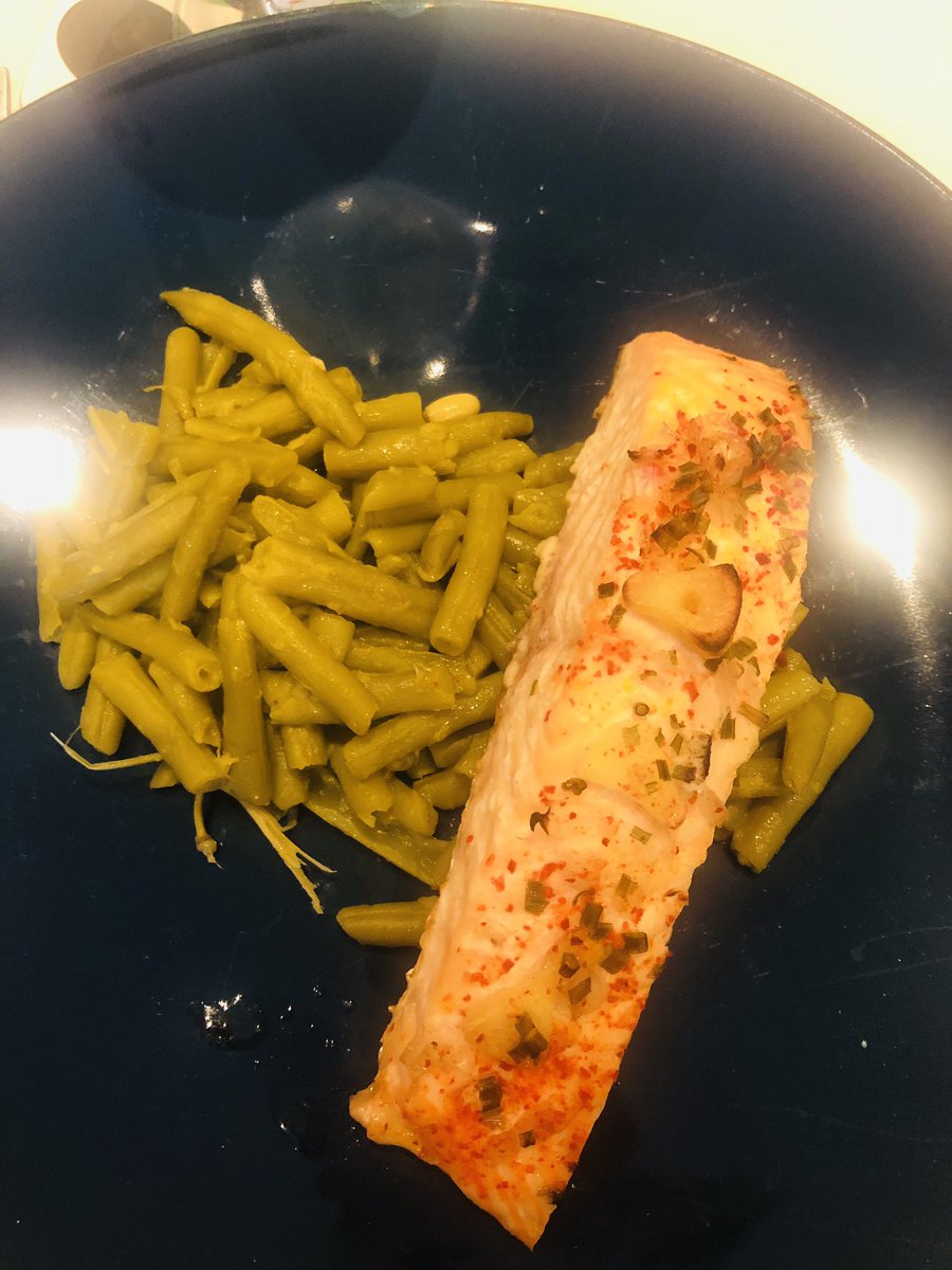 Caro1to1diet's tweet photo. Lovely salmon and green beans for dinner tonight 😊😋
I would’ve saved you some, guys, but it was so nice it’s all gone really quickly! 😜
#one2onediet #step2cambridgeweightplan #salmonrecipe #greenbeans #bonappétit #dinnertime #weightloss #one2onesupport #essex #eastlondonfood https://t.co/O5TtJgZrox