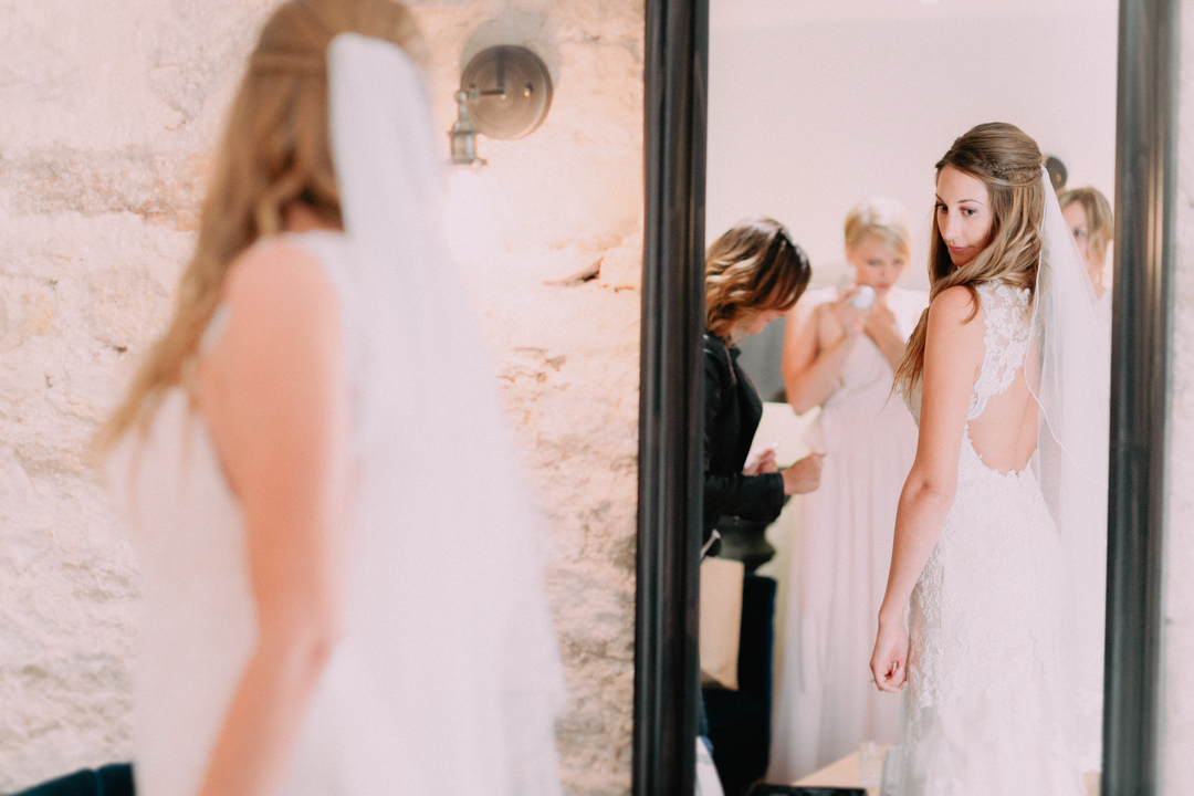 Love this little look before walking down the isle!
.
.
.
.
. #wedding #engaged #venue #weddingvenue  #crippsbarn #tithebarn #healeybarn #wedding2020 #2020wedding #bride  #paulliddementweddingstories #weddingphotography #fineartphotographer #destinationweddingphotographer #venues