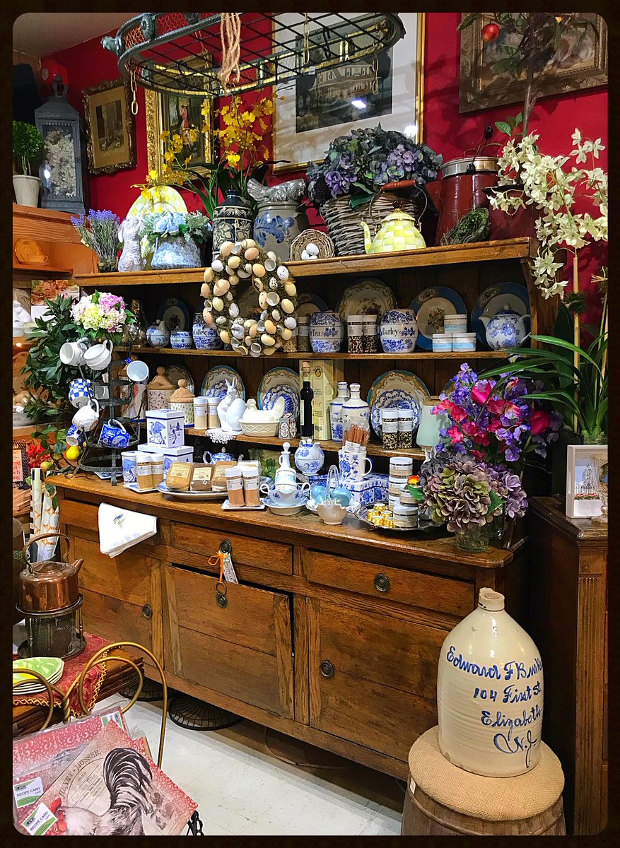 JZRoseStore's tweet photo. Immerse in @JZRoseStore Beauty!!! @AllstateFloral  @trappfragrances  #feeljubilant #frenchkitchen #flowershop #allthingsbeautiful https://t.co/Ry8sj4nfuS