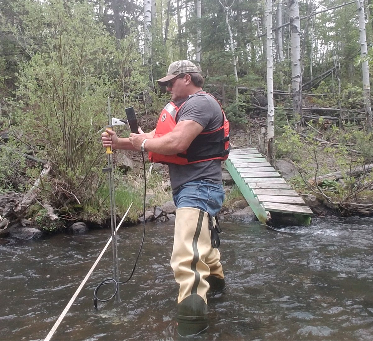 USGS_UT's tweet photo. #WhatWeDoWednesday #Hydrotech and Cedar City FO supervisor,  Brad Slaugh, makes a discharge measurement at Seven Mile Creek near Fish Lake, Utah with a #FlowTracker on June 3rd. Can you guess the discharge from this picture? Find out if you were close at https://t.co/C2geZQYeZV https://t.co/NJtAyXI4OH