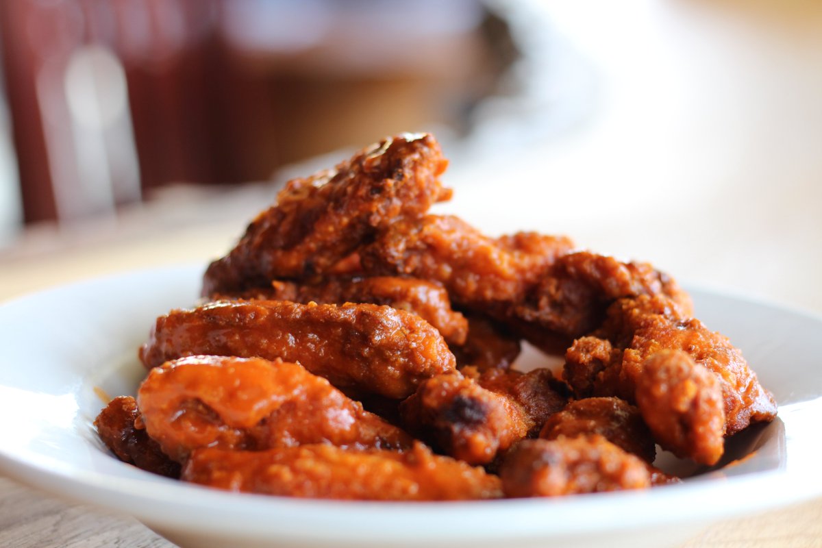 #WingWednesday. Starting at 5 pm today we'll have a pound of wings on for $10.95. Our recommended beer pairing? Seaberry Haze New England IPA 🍻 

#MoonUnderWaterBrewery

📸 Credit: Remia Aymer