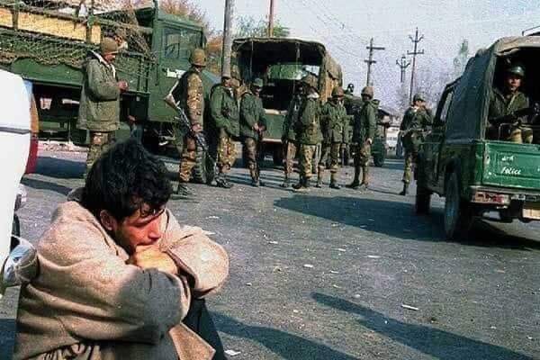 TahirKashmri's tweet photo. جموں کشمیر مجائدین نے بھی کہی انڈین فوجیوں کو جہنم وصل کیا ہے مگر ان کا میڈیا دیکھا نہی رہا 5 فوجی تو کنفرم مرے ہیں مگر وہاں گھروں کو جلایا جا رہا ہے انسانی حقوق کی خلاف ورزی عروج پے ہے 
مگر افسوس اس بات کا ہے پاکستان اور آزاد کشمیر کی سیاسی جماعتیں ،میڈیا خاموش ہے
آخر کیوں؟ https://t.co/gRZIl4ILjb