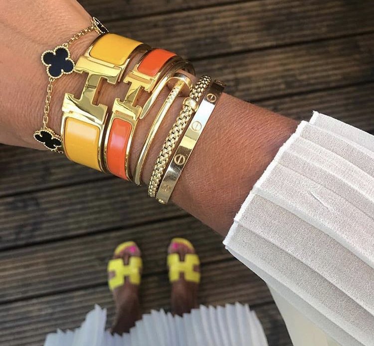 Stack up your wrist with our quality mon-tarnish 100% steel bracelets PRICE: Nail bracelet : #3000 Vca inspired bracelet : #3000Cartier inspired bracelet: #3000Hermes inspired bracelet: #3000 Don't miss out on these beautiesPls send a Dm to order