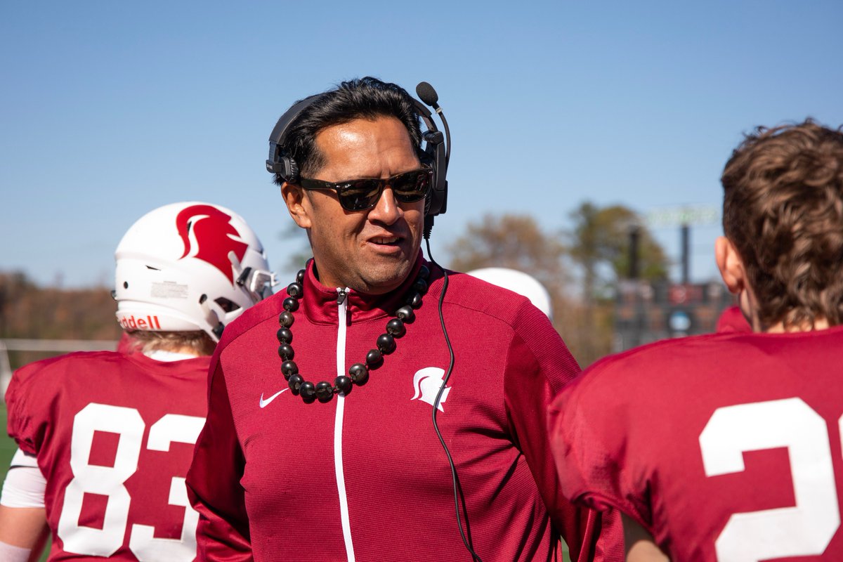 svuathletics's tweet photo. Meet Edwin Mulitalo, the head coach for the football team and former Super Bowl Champion! Mulitalo has been on the Knights' coaching staff since 2016 and is now entering his his third season as the head coach. Go Knights!!⚔️🏈
Bio: https://t.co/rqIoinAX9A

#svuathletics #svuedu https://t.co/hgabr8Vh3b