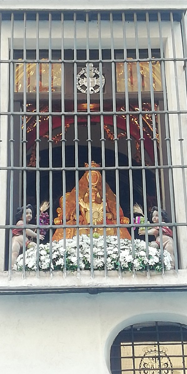 Altar de la Hermandad del Amor .La Virgen de las Aguas mira otro año más a Sevilla, para protegernos de esta pandemia. Corpus 2020