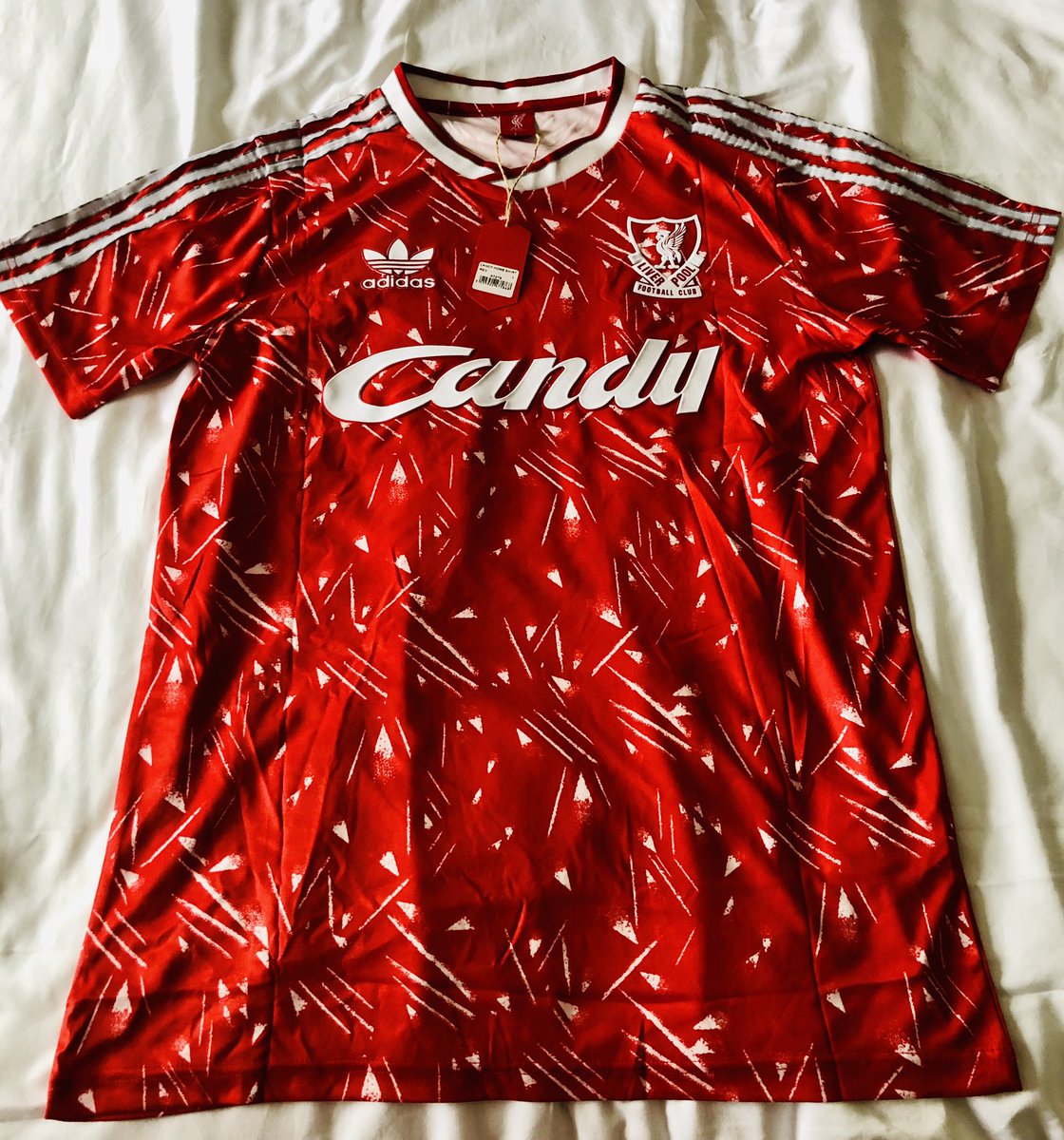 GolfGuruStu's tweet photo. Loving my retro replica @LFC Home shirt from #StellarKits👌🏻👌🏻 

Thanks to my #lockdown diet, it fits just like the original did on #BigJan 🙀🤣 https://t.co/GFpkt1Zncb