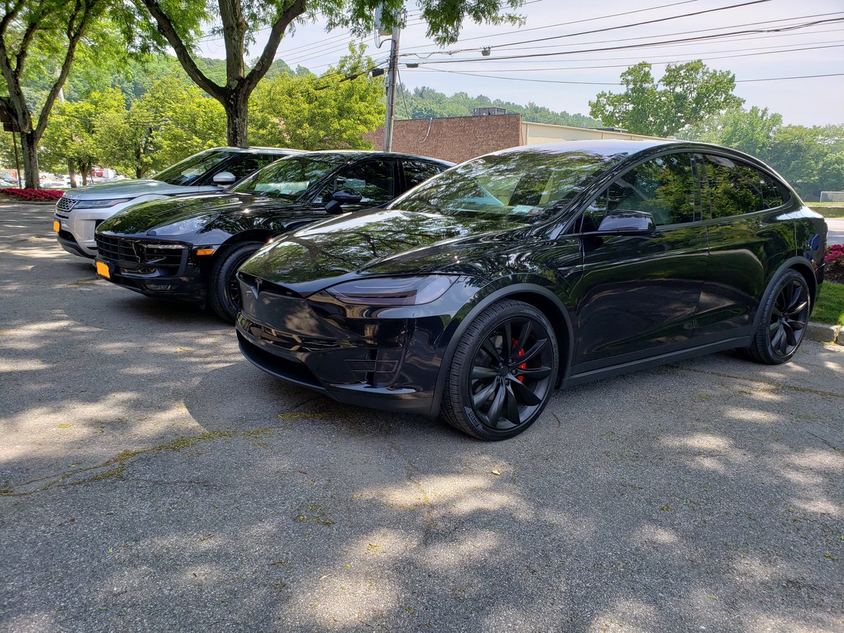 NorthStateCus's tweet photo. Wednesday's line up! What's your lot looking like? #tesla #modelx #p100d #awd #porsche #macan #gts #rangerover #evoque #p250 #se #humpday #authorized #collision #specalists #northstatecustom #northstateautobahn #collisiongurus #est1970 https://t.co/eI021CVnNF