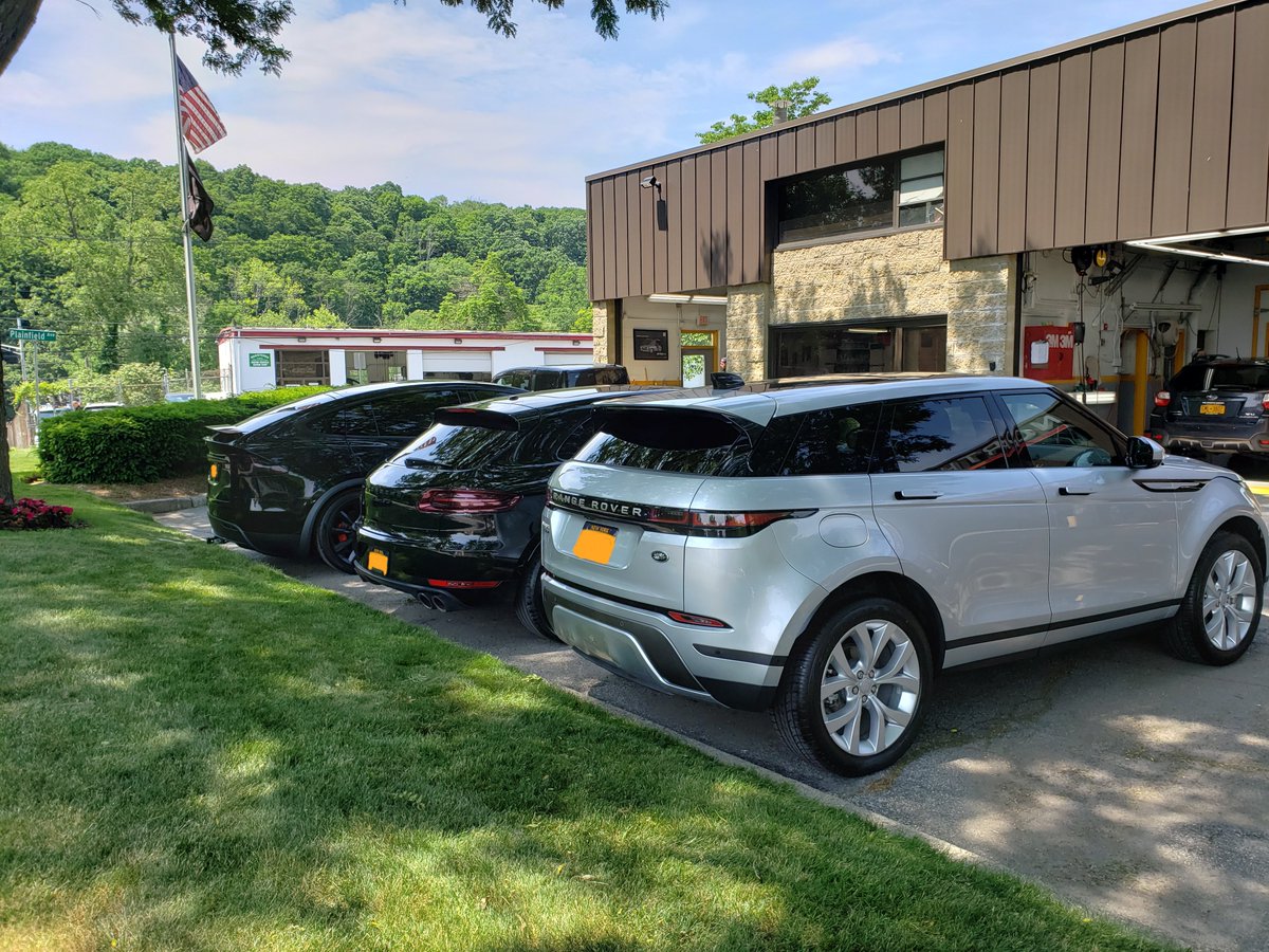 NorthStateCus's tweet photo. Wednesday's line up! What's your lot looking like? #tesla #modelx #p100d #awd #porsche #macan #gts #rangerover #evoque #p250 #se #humpday #authorized #collision #specalists #northstatecustom #northstateautobahn #collisiongurus #est1970 https://t.co/eI021CVnNF