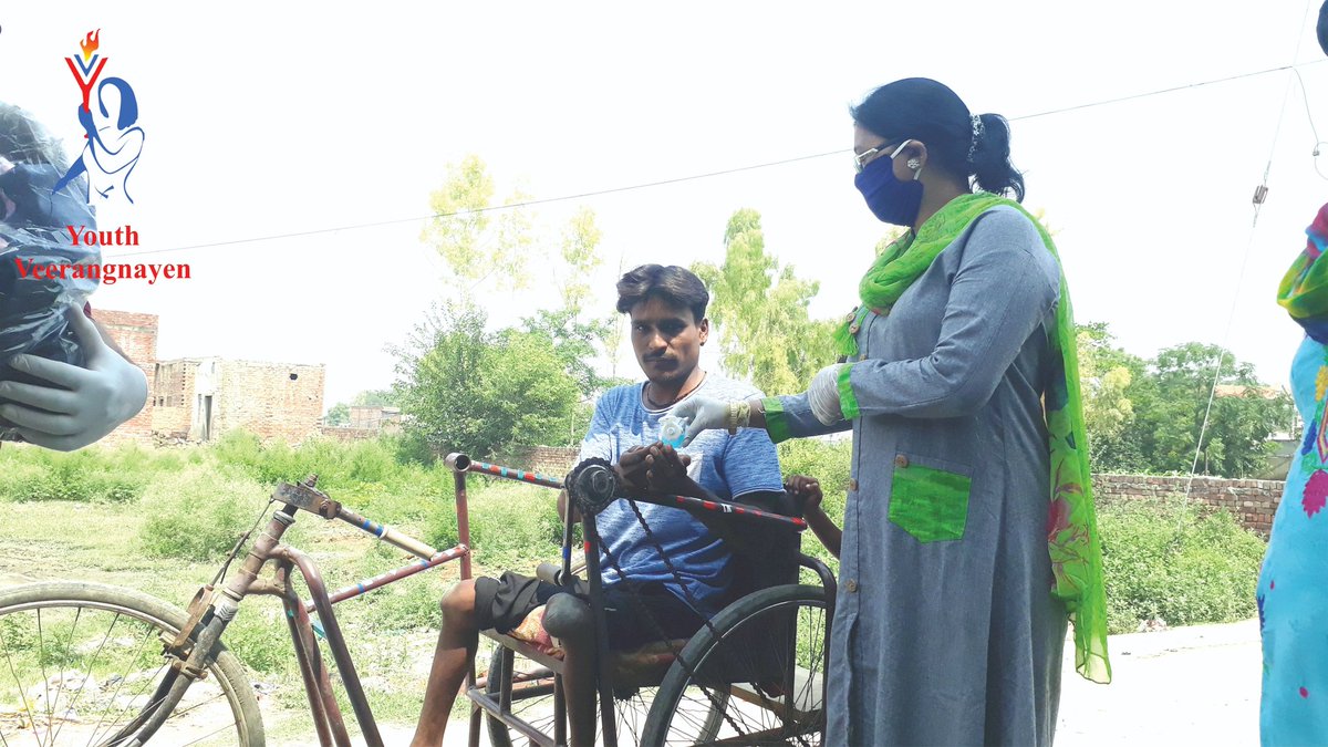 Yveerangnayen's tweet photo. #IndiafightsCorona #CoronaWarriors #Youthveerangnayen are creating milestones on the path of  humanity in #pandamic #Covid_19
Moga (Punjab) #YouthVeerangnayen donated #masks, #Sanitizers and #Soaps to the needy #IndiaShares
Hats off to the team for being a saviour #WeStandWithYou https://t.co/lVTwb4r8N5