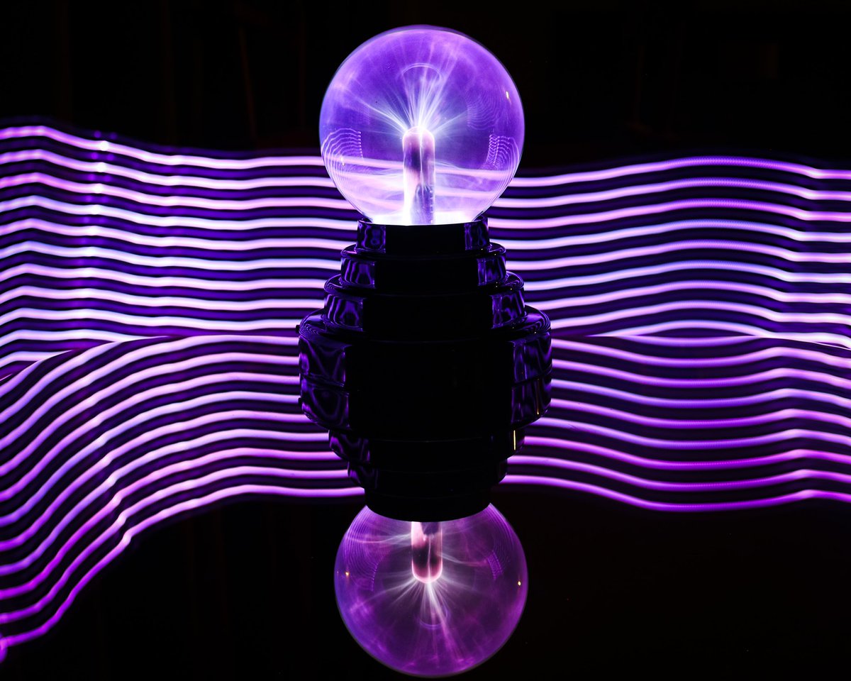 Zuboid1's tweet photo. Plasma Painting.
Have you ever touched plasma ? .
.
.
.
.
.
#plasma #lightening #lighteningbolt #purplights #purple #glowneon #neonglow @electricpants #curiositybox #plasmascience #science #longexposureoftheday #lightpaintingchallenge #lightpaintingphotography #lightpainting https://t.co/jonB0YcCtO