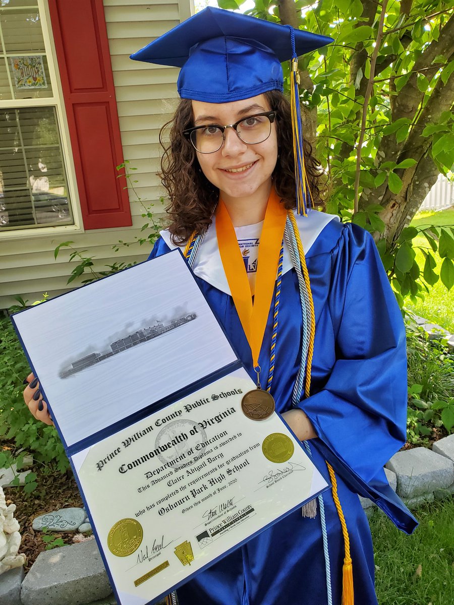 lisad275's tweet photo. Congratulations, Claire!! https://t.co/1ewCWCWyPy
