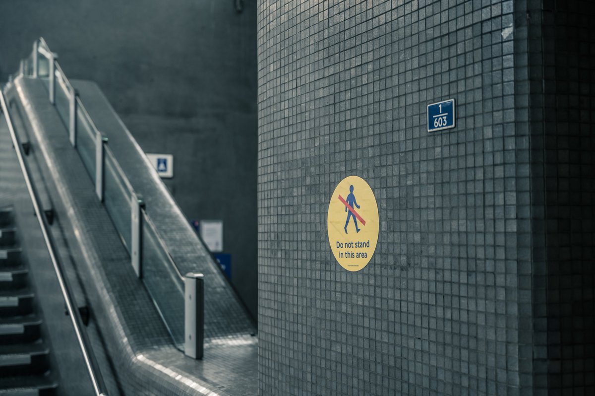 [THREAD]  #photooftheday 10th June 2020: Do not stand in this area https://sw1a0aa.pics/2020/06/10/do-not-stand-in-this-area/