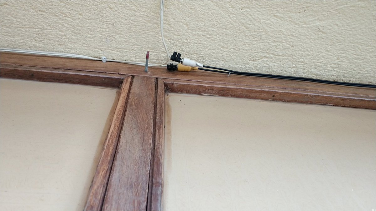 elecamaro's tweet photo. Caja de registro play station 4. Jajaja fijaros en la derivación RCA para el punto de luz @DomoElectra @elrusoelectric @Joelectric3 https://t.co/XMO5wnm3wJ