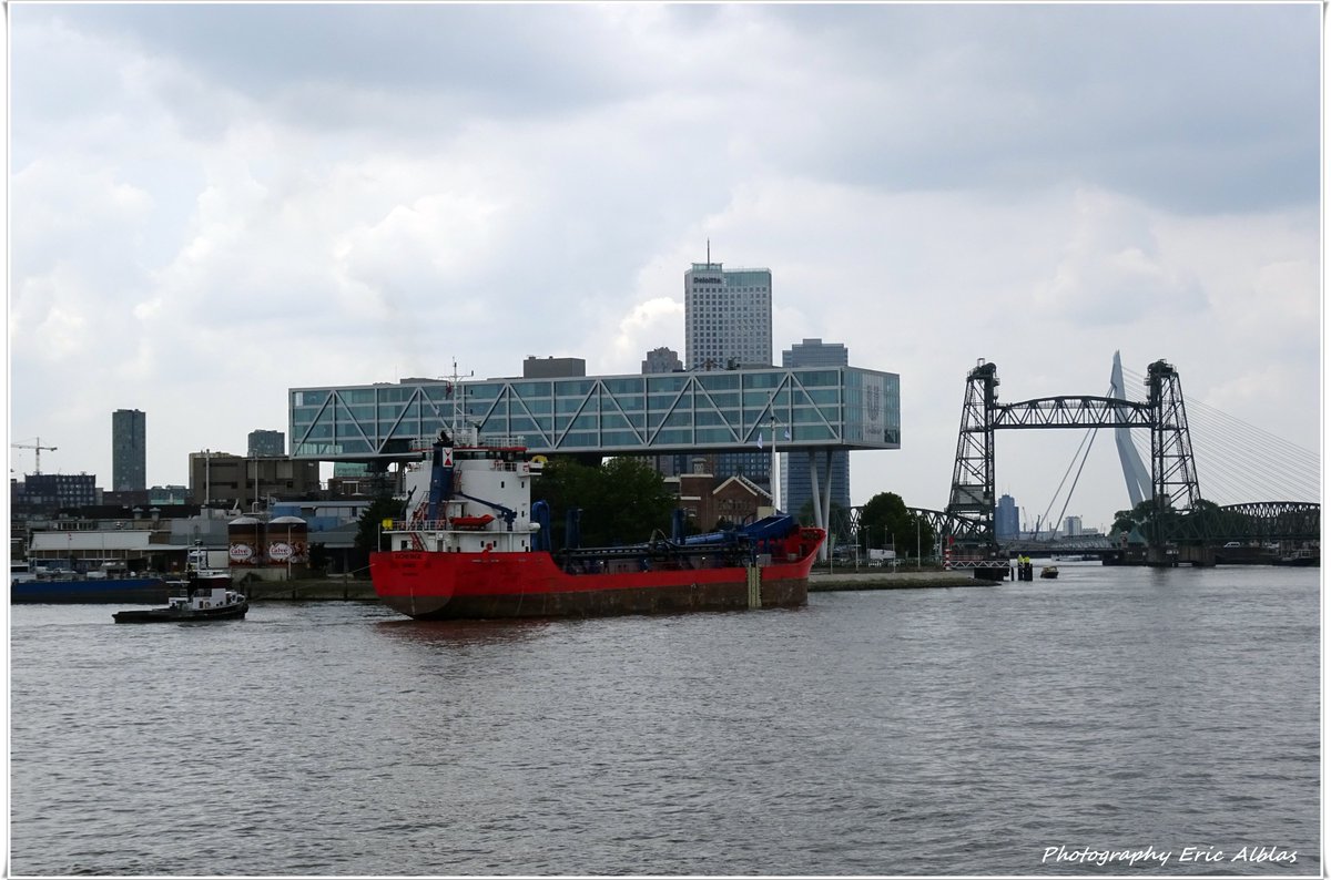 AlblasEric's tweet photo. De #SCHENGE uit Goes is een #General_Cargo_Ship met IMO 9108829 MMSI 244146000. Het schip vaart richting #Noordereiland en de #Koningshavenbrug #De_Hef en wacht op de vrije doorgang van de #Koninginnebrug. https://t.co/zddkul7JdO