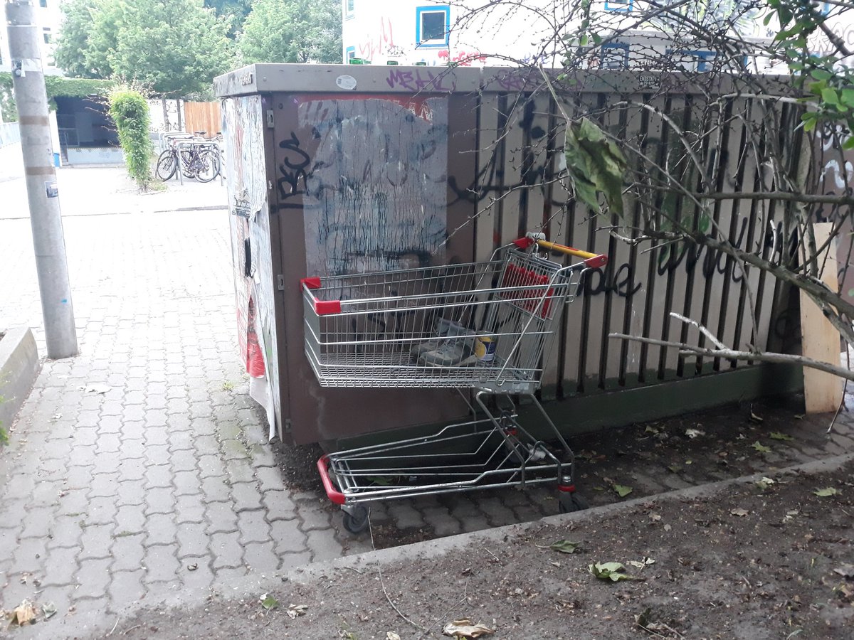 reneloch's tweet photo. Exklusiv: Hier versteckt sich der Rädelsführer #le1006 #Connewitz https://t.co/Np4eUuunwL