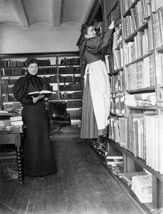 FMTPL's tweet image. #Librarians always do what they have to so they can get the job done. They go above and beyond just for you, then and now! #librariesrespond #TBT #ThrowbackThursday #History