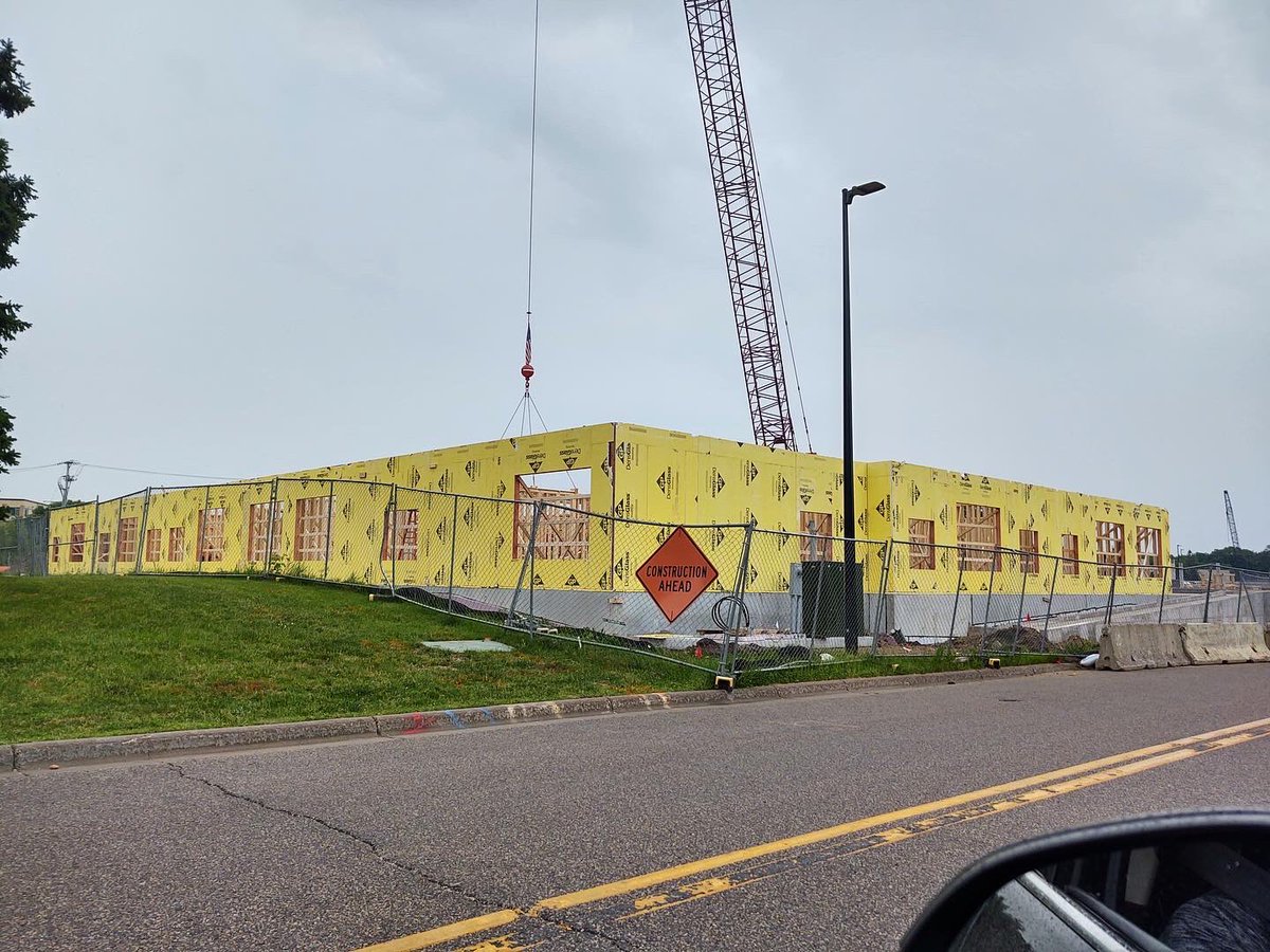 Stahlco's tweet photo. Day 2️⃣ of wall panel installation is underway for the first floor of the new ‘Via Sol’ multi-family housing complex in St. Louis Park. #StahlBuilds #StahlMN #multifamilyconstruction #housing #minnesotaconstruction https://t.co/b8CdFWraQb