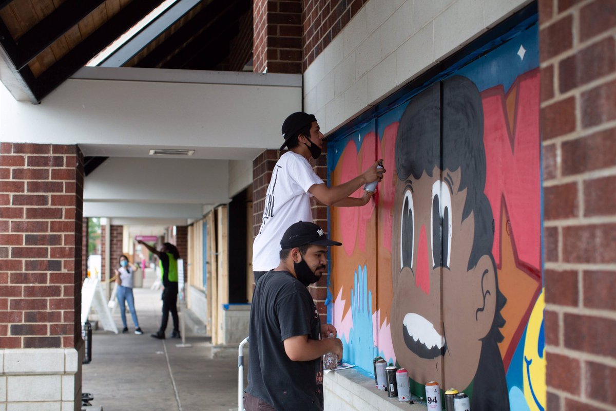 sentrock's tweet photo. Grateful to play a small role in adding to the community- new work up on 95th and Stoney Island 📸 @mercedeszapata_ https://t.co/NzV5gJ6S7r
