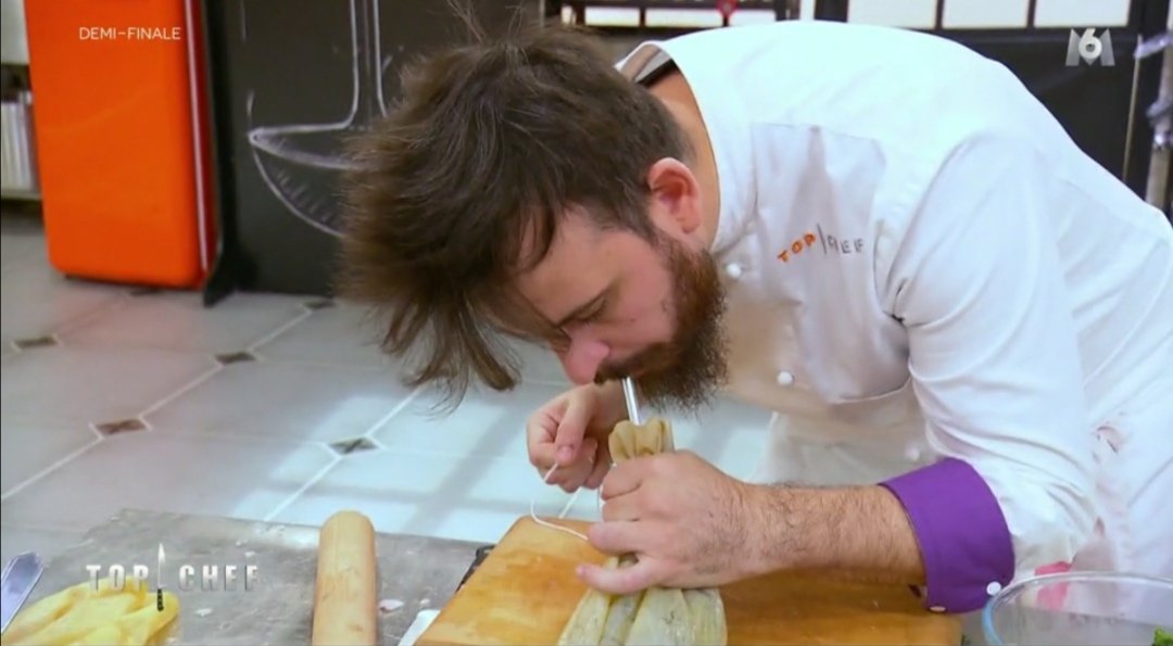 aucunhonneur's tweet photo. Le gars tu lui donnes une vessie et un Bic, il te fait un plat coup de cœur. Même Mac Gyver est impressionné

#topchef https://t.co/TisnPfsfY2