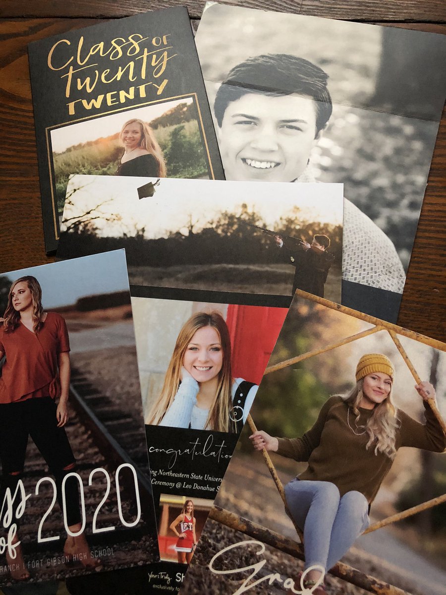 msimhoff75's tweet image. FTGHS  Seniors2020- I need your pics for the senior video@Seniorvideo2020@stu.fortgibsontigers.org. # let’s graduate together. 👩🏼‍🎓💖