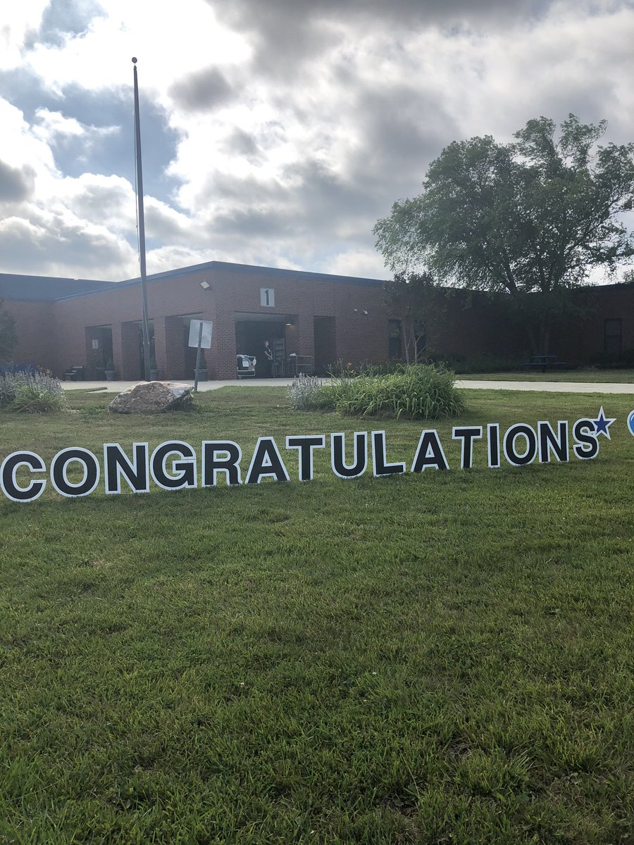 PrincipalEline's tweet image. Congrats to all our 8th graders!!!