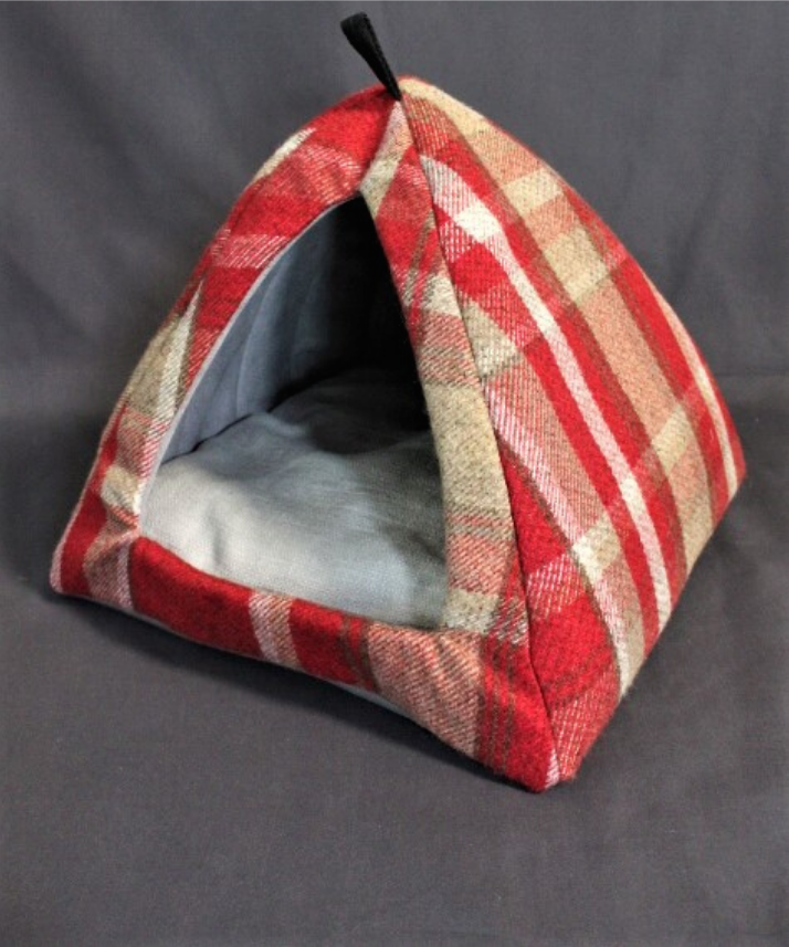 co_moose's tweet photo. Another new product Cat Pyramid added to our list which are also suitable for small dogs, with now over 20 products to choose from and over thirty fabrics to choose from and these are all Handmade in Wales by ourselves

#HandmadeHour #HandmadeInUK #handmade #UKGiftHour #UKGiftAM https://t.co/WvnApfoC6B
