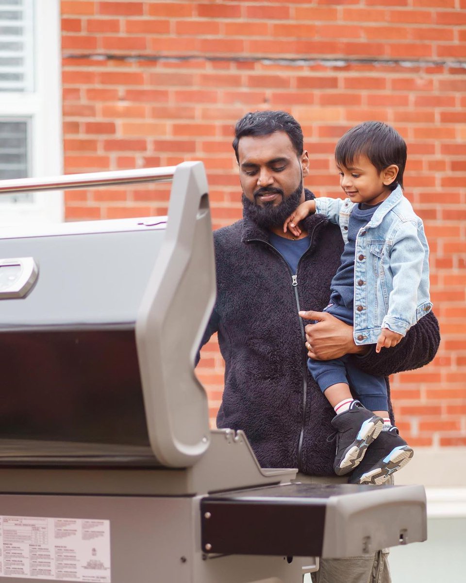 NapoleonProduct's tweet photo. Staying home isn’t so bad when you can #StayInGrillOut! What have you been grilling the most this BBQ season so far? 
⁣
Are you sticking with classics like 🍔  or 🌭, or are you experimenting with other fun recipes? Let us know below!⁣ #NapoleonMoments
⁣⁣
📸  | @trendfamily⁣ https://t.co/8YaL3jOIef