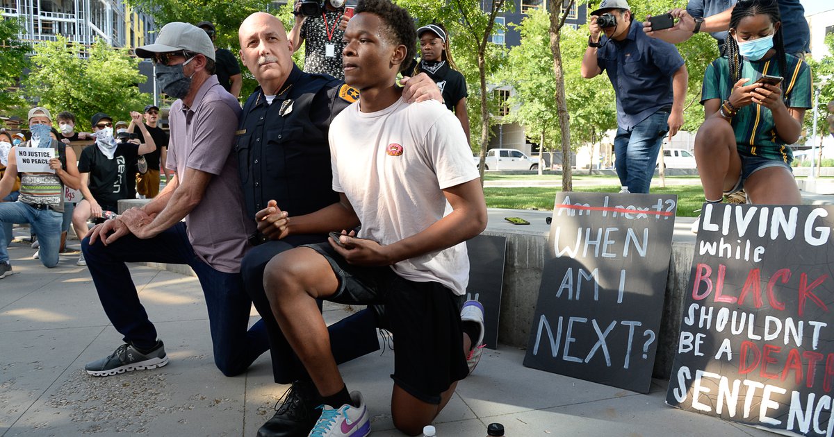 SLTribPolitics's tweet photo. Amid protests, Salt Lake City police update policy to ban chokeholds and tear gas https://t.co/yK4SCk1Got #utpol https://t.co/WuSiTcwPNT