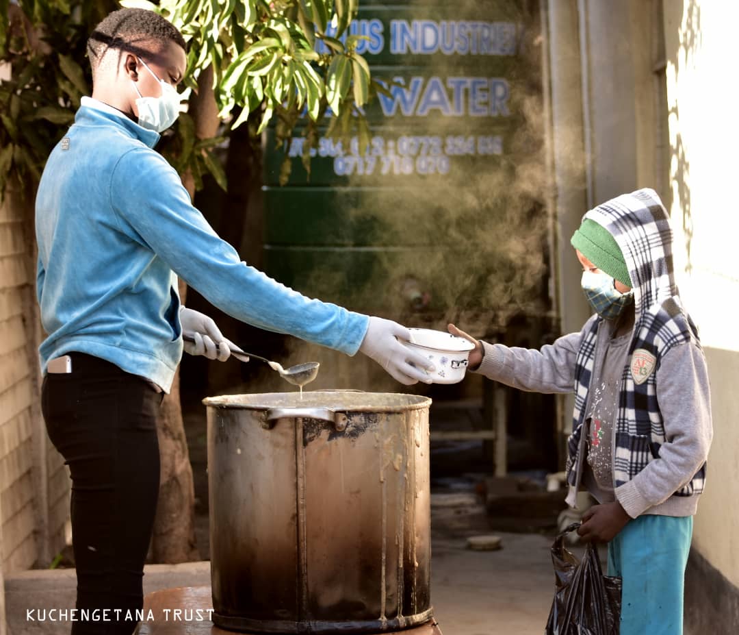 Semalho's tweet image. Day 57
Porridge: 872 children
Supper: 2055 people

Served Sadza and Soya Chunks
Back up dishes:

20 packets lacto
8 Cabbages

We are now using 120kgs mealie meal per day