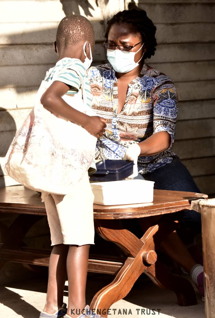 Semalho's tweet image. Day 57
Porridge: 872 children
Supper: 2055 people

Served Sadza and Soya Chunks
Back up dishes:

20 packets lacto
8 Cabbages

We are now using 120kgs mealie meal per day