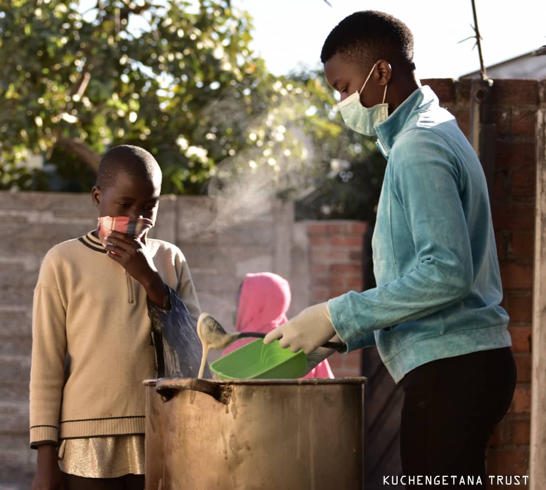 Semalho's tweet image. Day 57
Porridge: 872 children
Supper: 2055 people

Served Sadza and Soya Chunks
Back up dishes:

20 packets lacto
8 Cabbages

We are now using 120kgs mealie meal per day