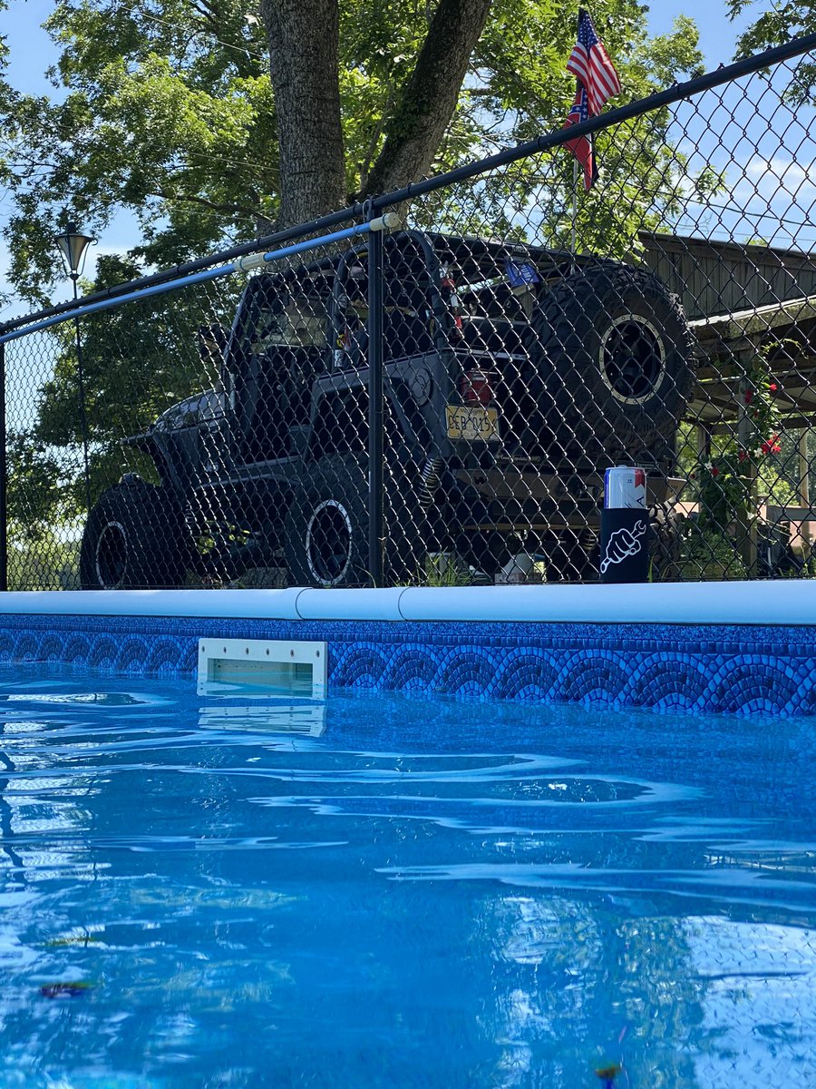 RowdyRep_99TJ's tweet photo. Hump day vibes. #selfsponsored @IntercoTire @GatorWaders https://t.co/7Gt76x5VyS