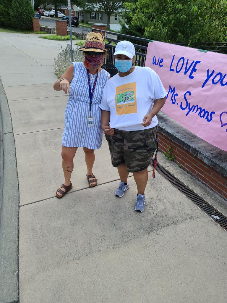 #NavigatorNation showed up and showed out for our <a href="/5thGradeNES/">5th Grade at Northside Elementary</a> students! #NavigatorStrong #spreadlovethenavigatorway <a href="/CSharplessNES/">Coretta Sharpless</a> <a href="/NorthsideES/">Northside Elementary</a> <a href="/chccs/">Chapel Hill-Carrboro City Schools</a> 💙🧡💙🧡💙