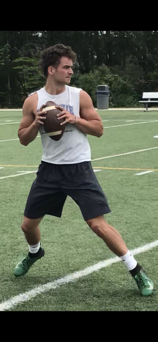 GuyHayes13's tweet photo. Another day throwing with some teammates!
#BrentsvilleFootball https://t.co/yA52hMXl95