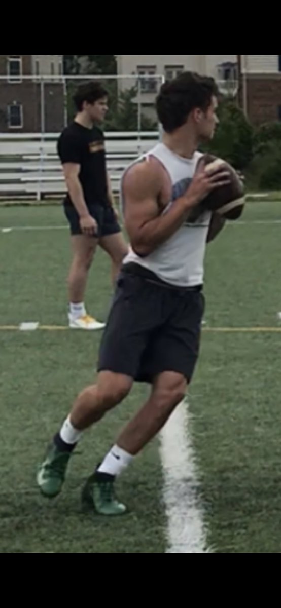 GuyHayes13's tweet photo. Another day throwing with some teammates!
#BrentsvilleFootball https://t.co/yA52hMXl95